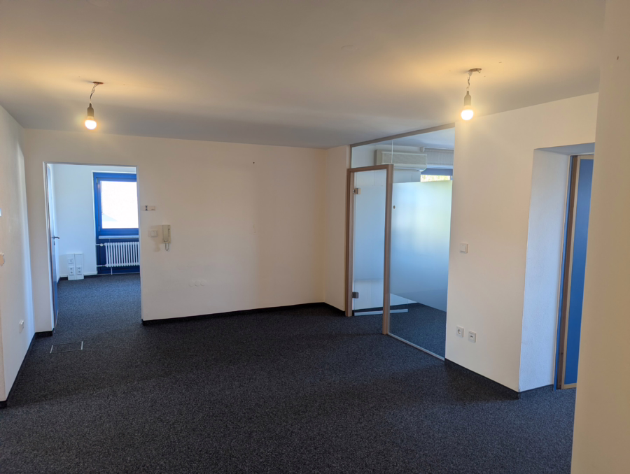 Repräsentatives Geschäfts-/Bürogebäude in sehr guter Sichtlage! - PXL_20260423_070523276.MP (57351)