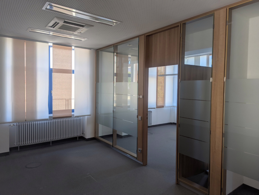 Repräsentatives Geschäfts-/Bürogebäude in sehr guter Sichtlage! - PXL_20260423_065951896.MP (57344)