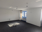Zimmer - Teilbar ! Umbaumaßnahmen möglich ! Büro, Praxis in guter Sichtlage !