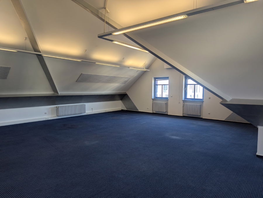 Teilbar ! Umbaumaßnahmen möglich ! Büro, Praxis in guter Sichtlage ! - Dachgeschoss (57841)