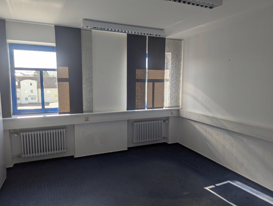 Teilbar ! Umbaumaßnahmen möglich ! Büro, Praxis in guter Sichtlage ! - Zimmer (57838)