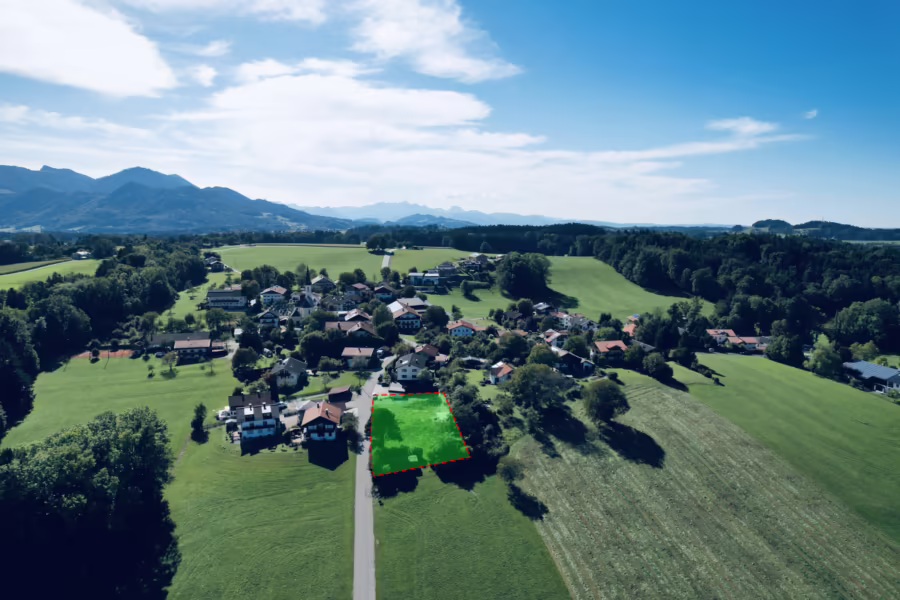 Provisionsfrei ! GrundstĂĽck mit traumhafter Aussicht auf den Chiemsee - Luftbild (66680)