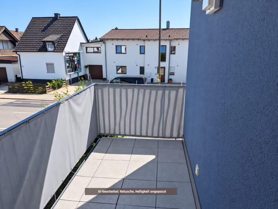VON PRIVAT ! Neuwertige Wohnung mit zwei Balkone und Aufzug - Balkon (73178)