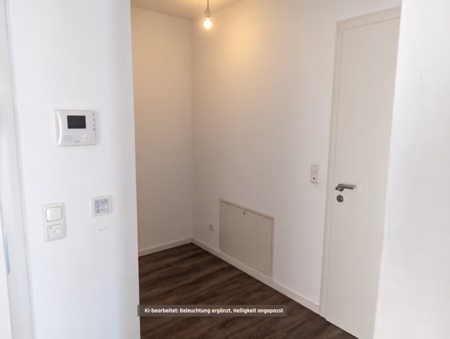 VON PRIVAT ! Neuwertige Wohnung mit zwei Balkone und Aufzug - Flur (73189)