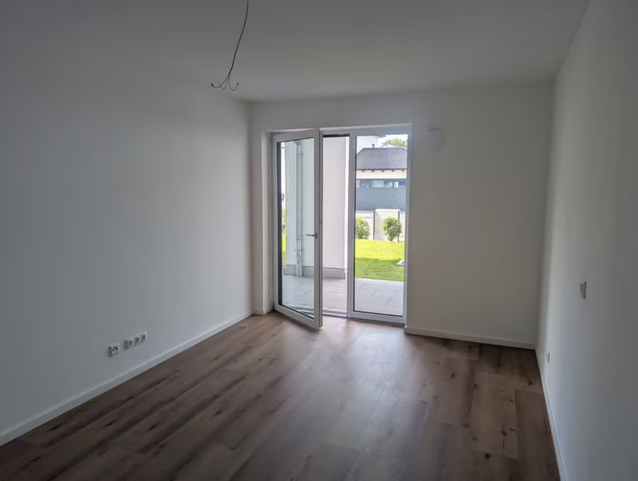 Moderne 2-Zimmer Erdgeschosswohnung (inkl. EBK) mit Terrasse und Garten! - Schlafzimmer (69616)