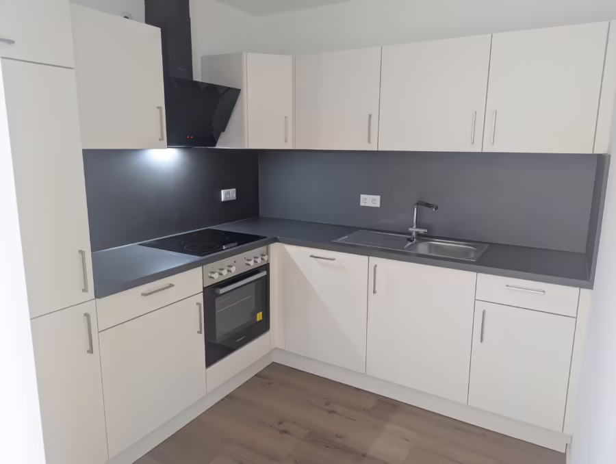 Moderne 2-Zimmer Erdgeschosswohnung (inkl. EBK) mit Terrasse und Garten! - KĂĽche (69617)